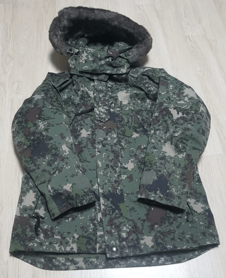 그 잡무원은 향을 피운다