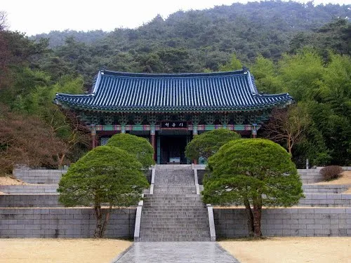 "노리즌네 트레이너님의 고향은 한국 충청남도 아산이라네요?"